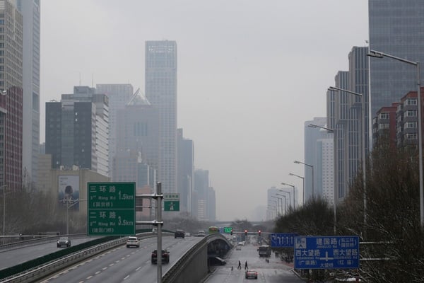 https://www.scmp.com/economy/china-economy/article/3049209/coronavirus-china-unlikely-defend-falling-yuan-despite-us